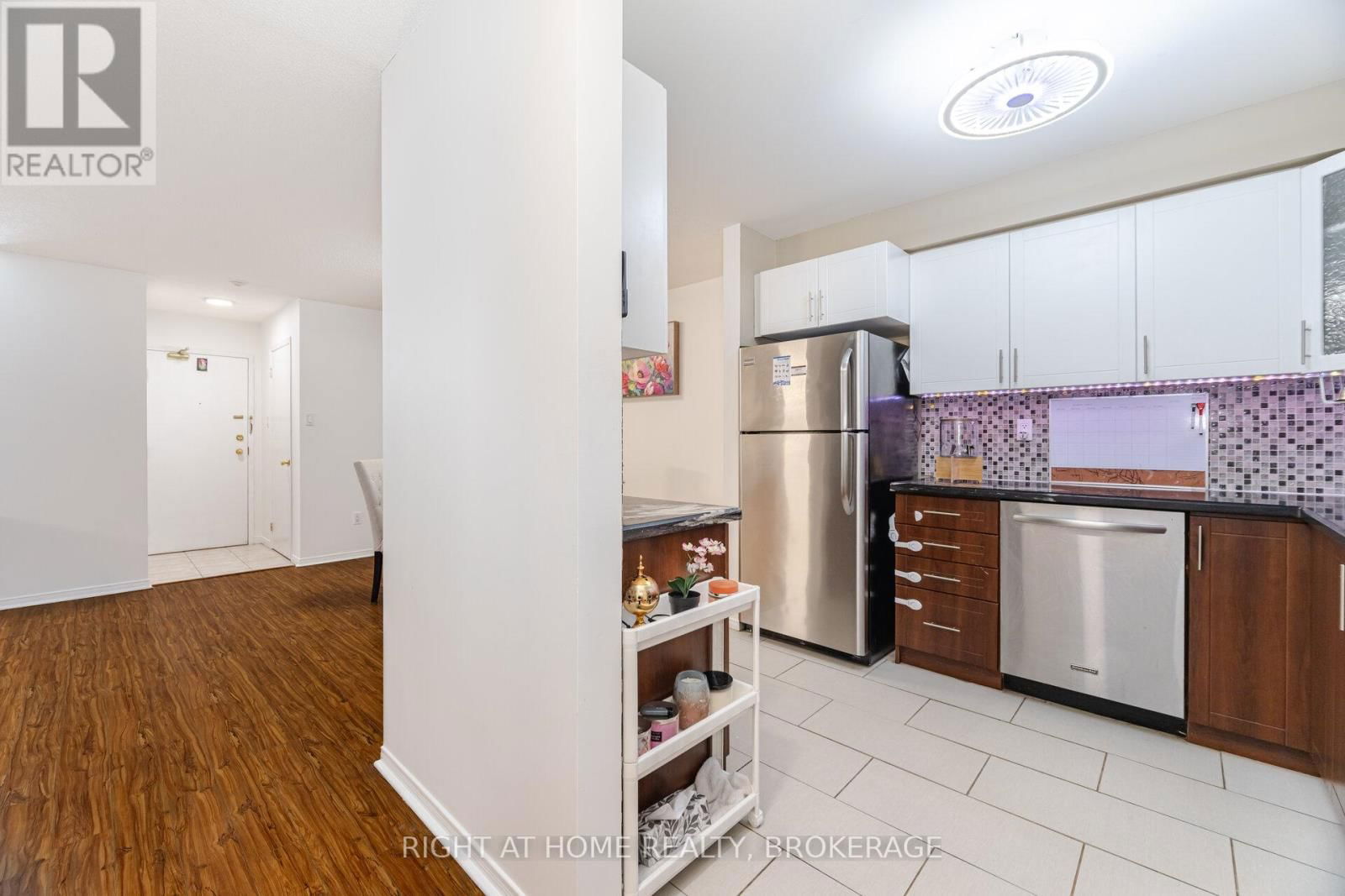 212 - 211 FORUM DRIVE Image 11