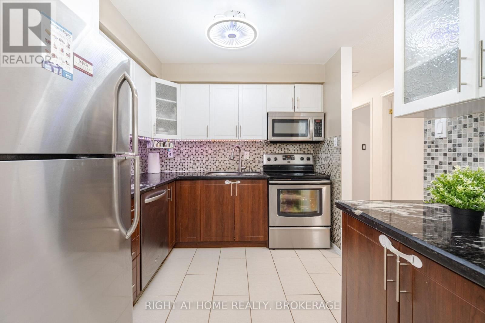 212 - 211 FORUM DRIVE Image 13