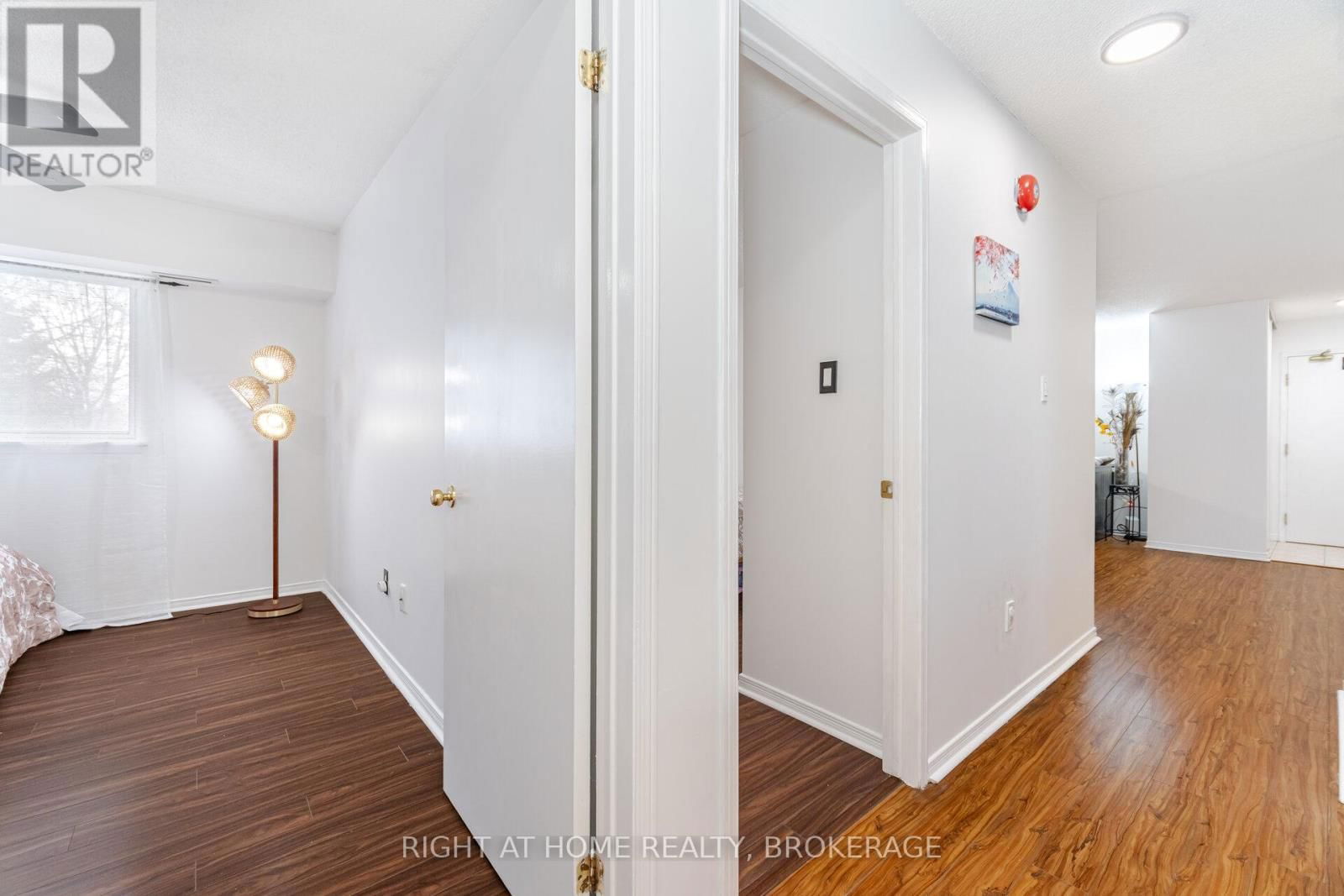 212 - 211 FORUM DRIVE Image 16