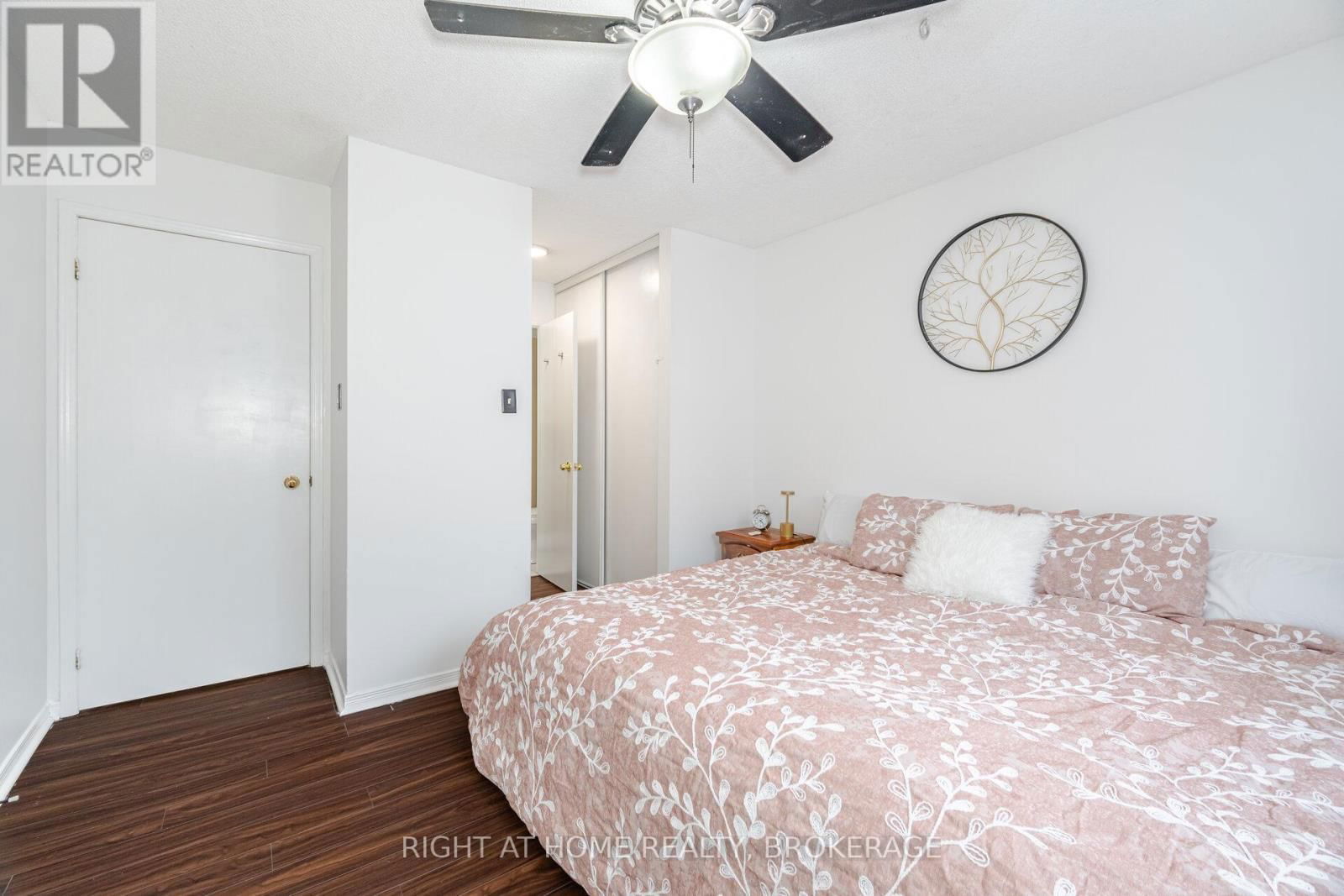 212 - 211 FORUM DRIVE Image 18