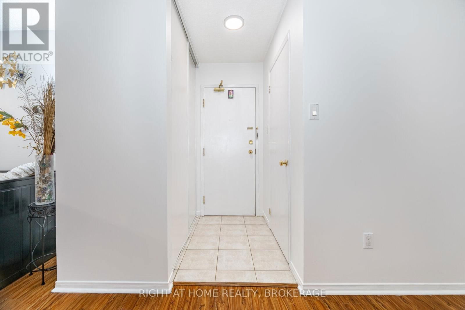 212 - 211 FORUM DRIVE Image 4