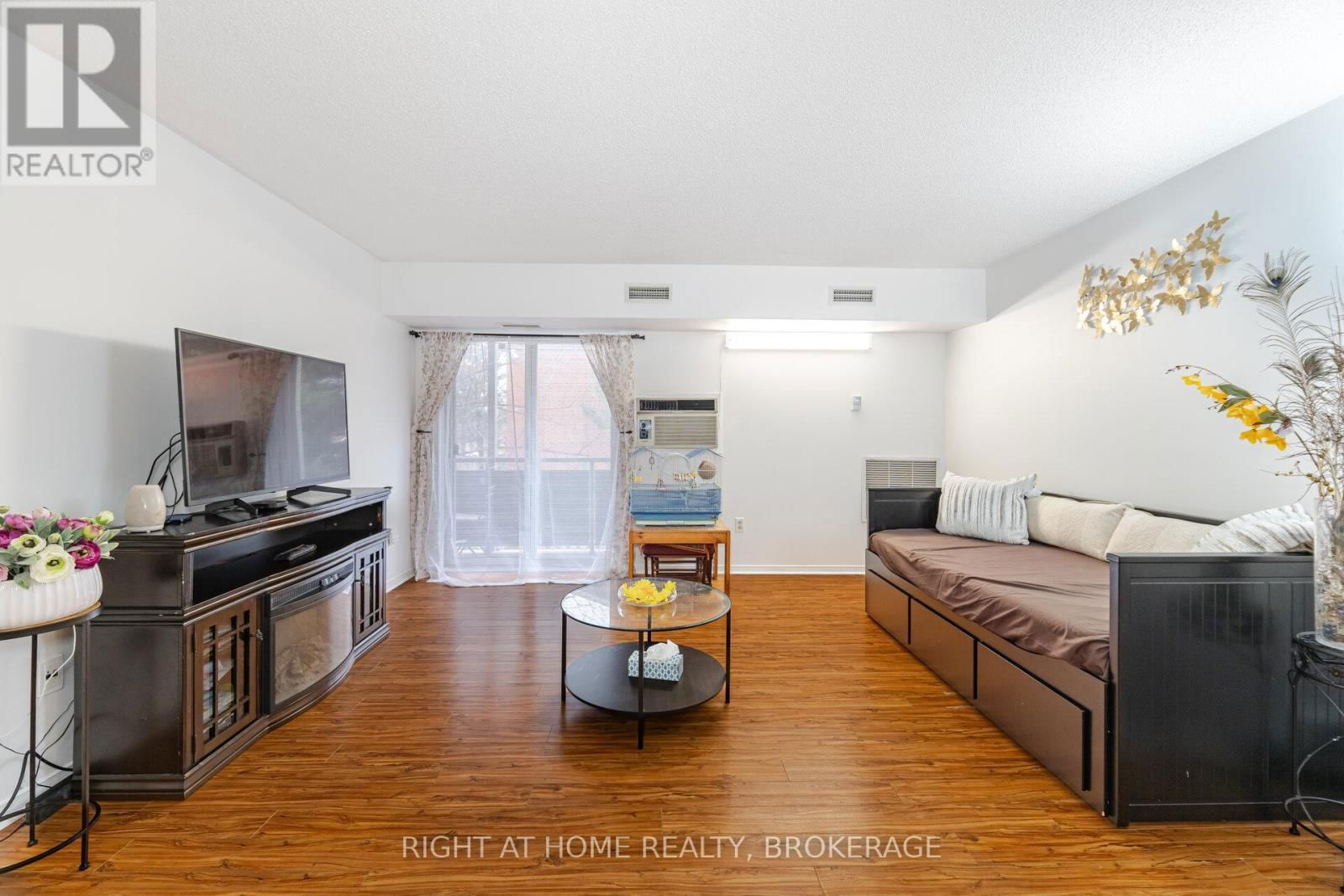 212 - 211 FORUM DRIVE Image 7
