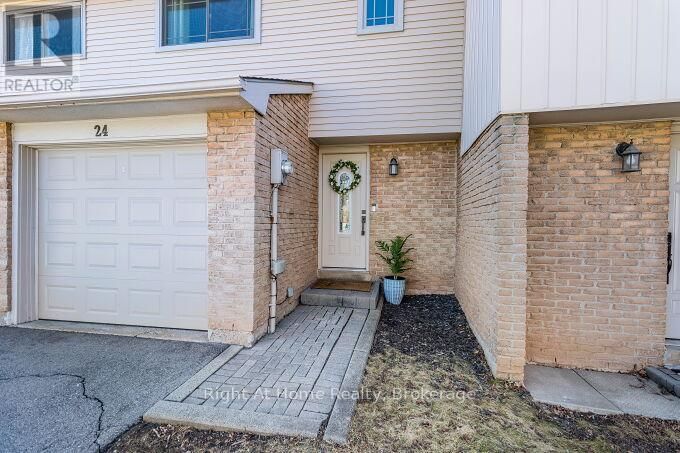 24 - 1528 LANCASTER DRIVE Image 1