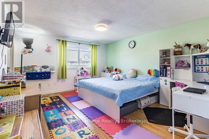 24 - 1528 LANCASTER DRIVE Image 16
