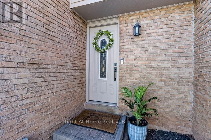 24 - 1528 LANCASTER DRIVE Image 2