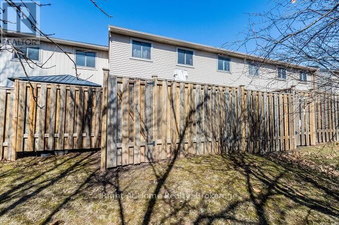 24 - 1528 LANCASTER DRIVE Image 38