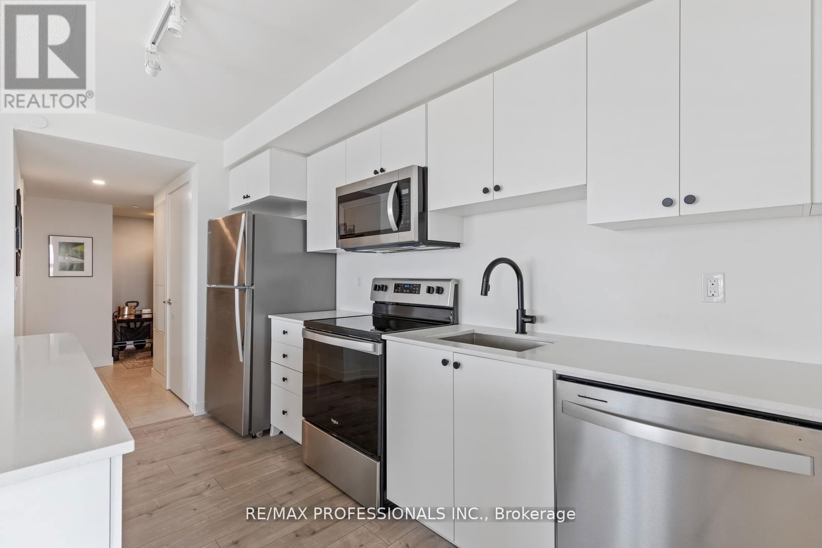 1603 - 10 WILBY CRESCENT Image 6