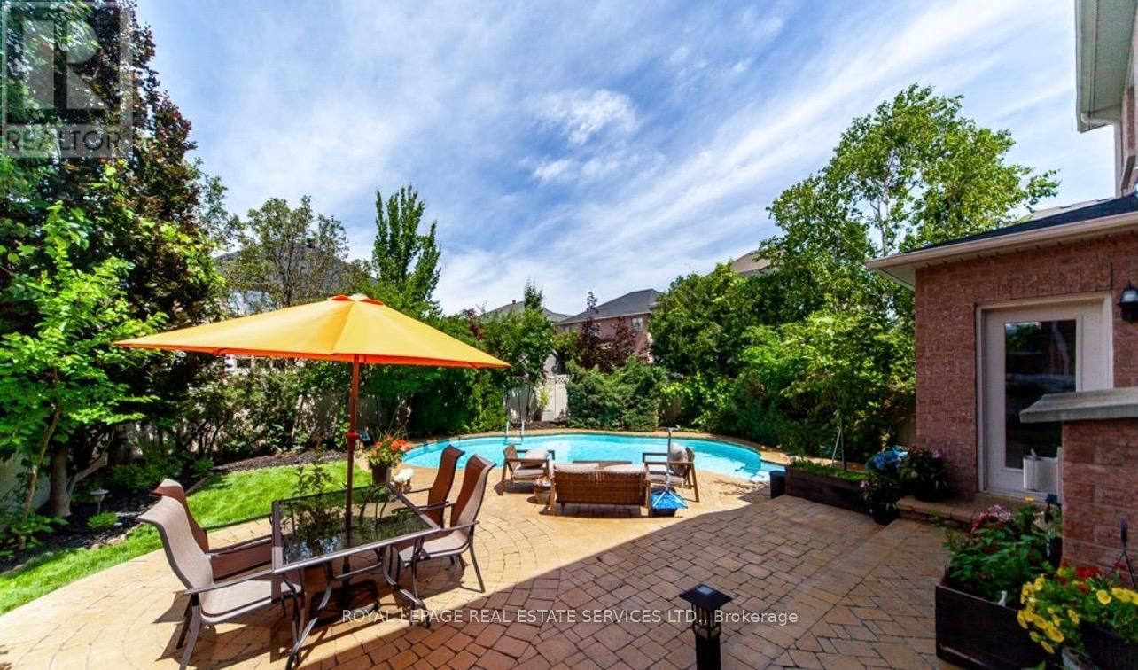 1387 FERNCREST ROAD Image 37