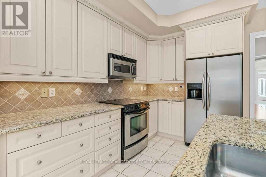 1387 FERNCREST ROAD Image 8