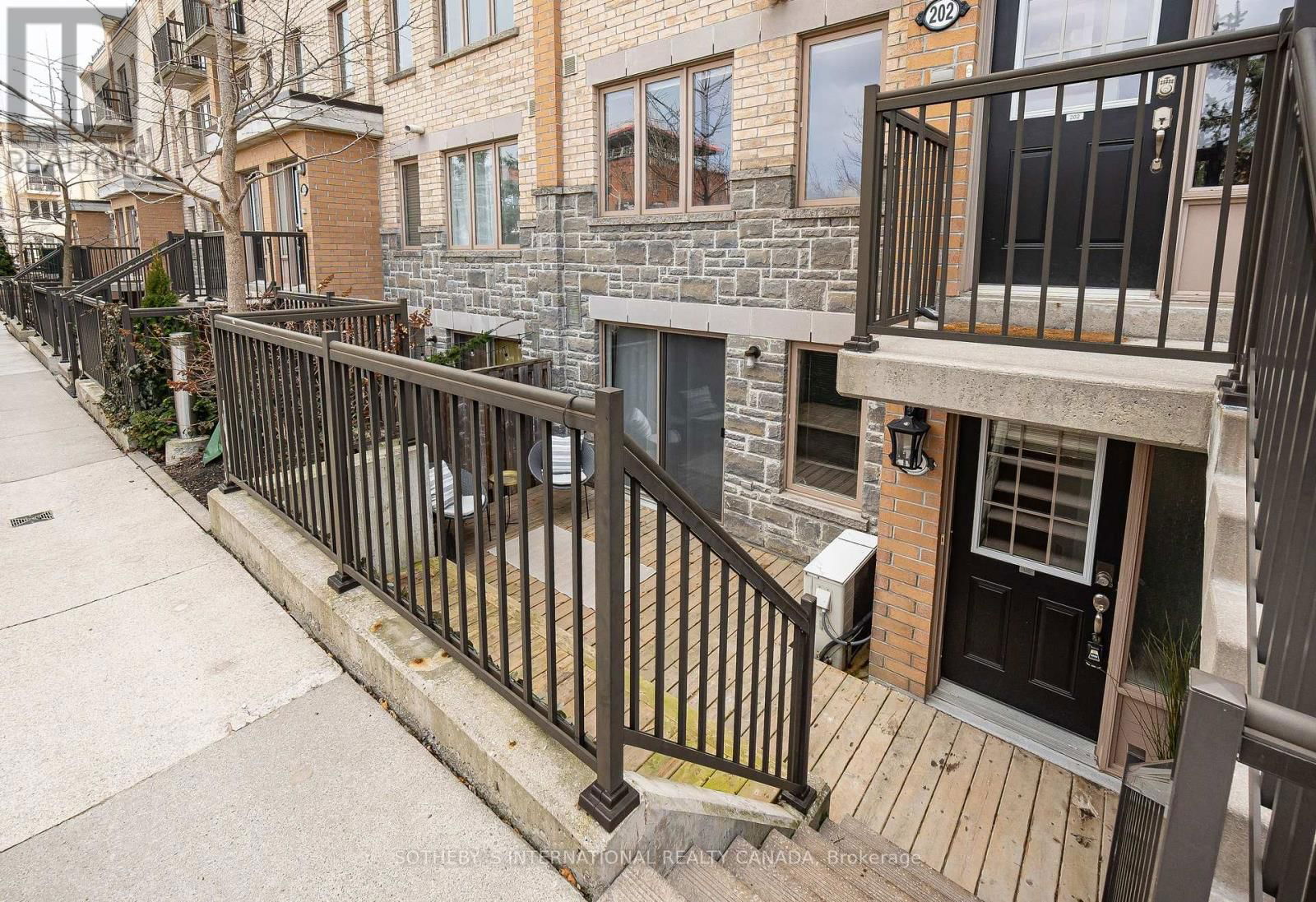 102 - 16 FOUNDRY AVENUE Image 24