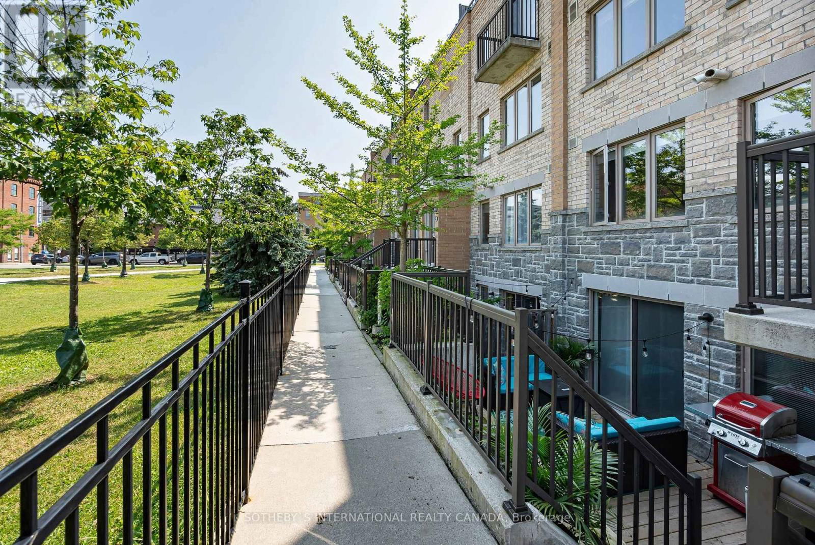 102 - 16 FOUNDRY AVENUE Image 4