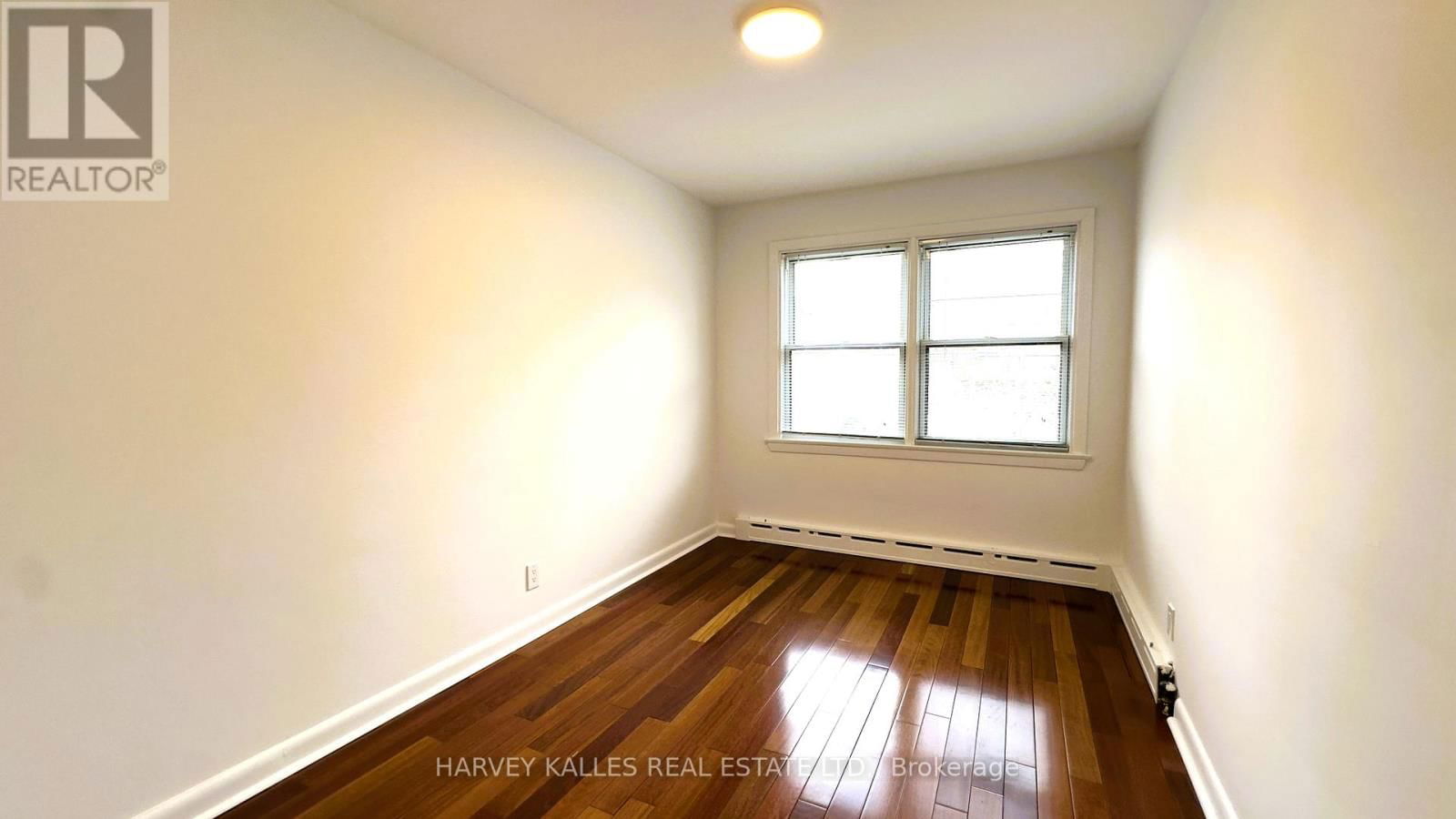 2 - 267 INDIAN GROVE Image 13