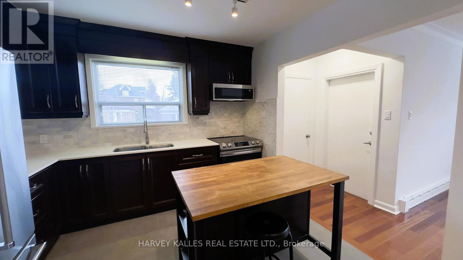 2 - 267 INDIAN GROVE Image 22