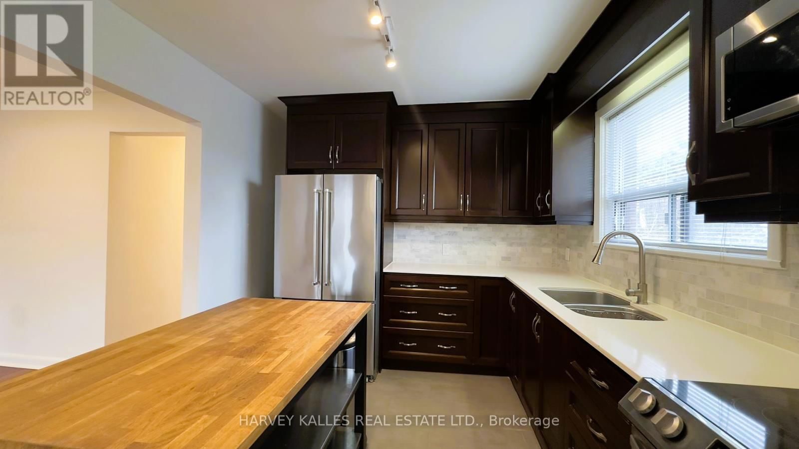 2 - 267 INDIAN GROVE Image 7