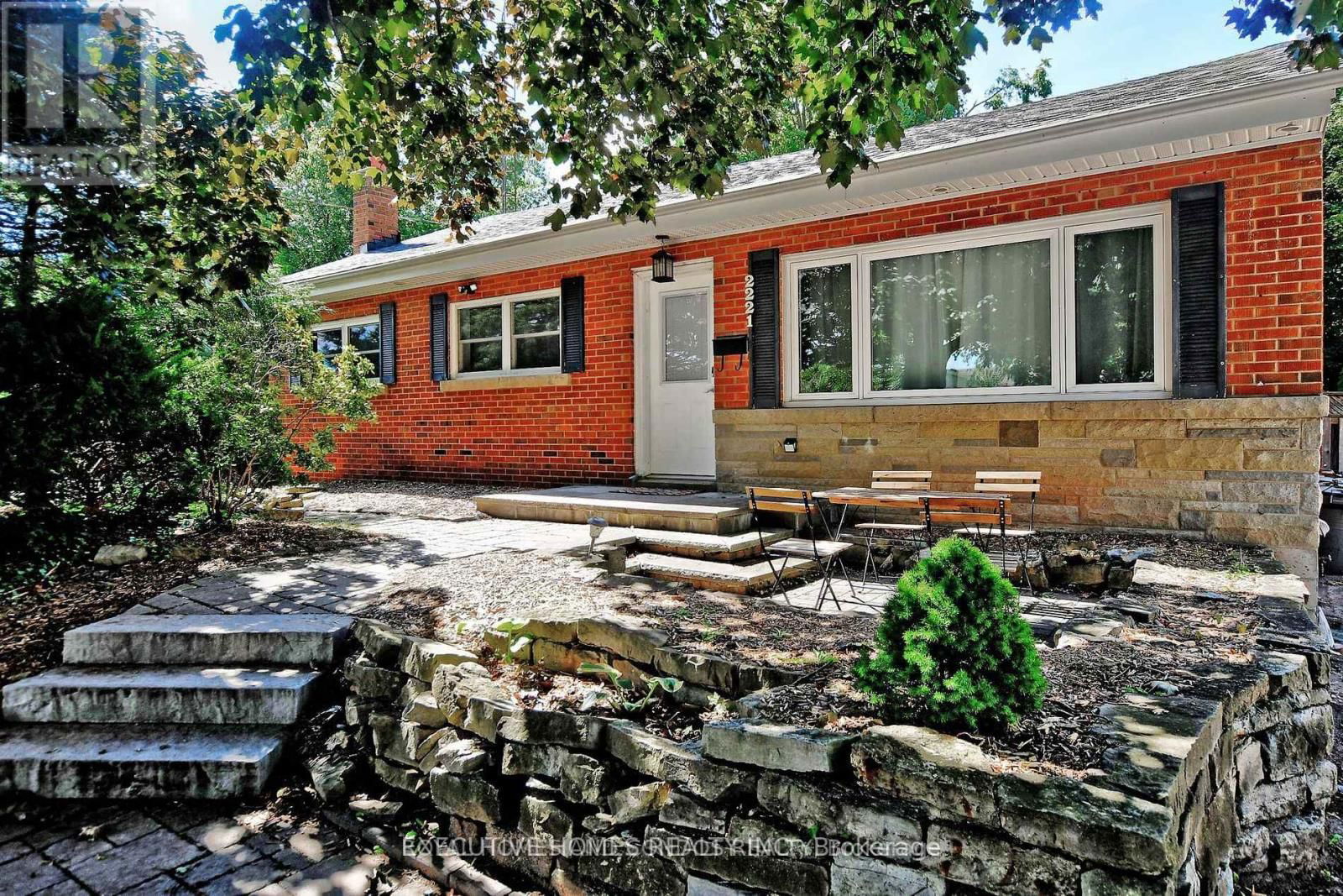 2221 GHENT AVENUE Image 1