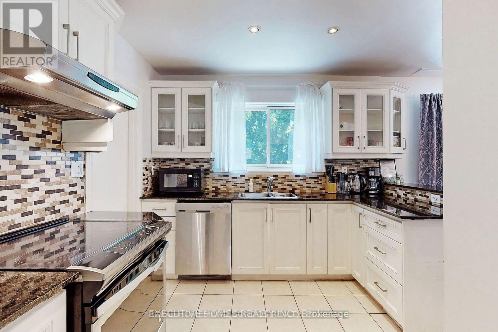 2221 GHENT AVENUE Image 10