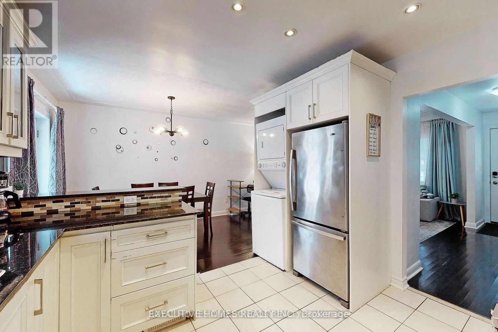 2221 GHENT AVENUE Image 15