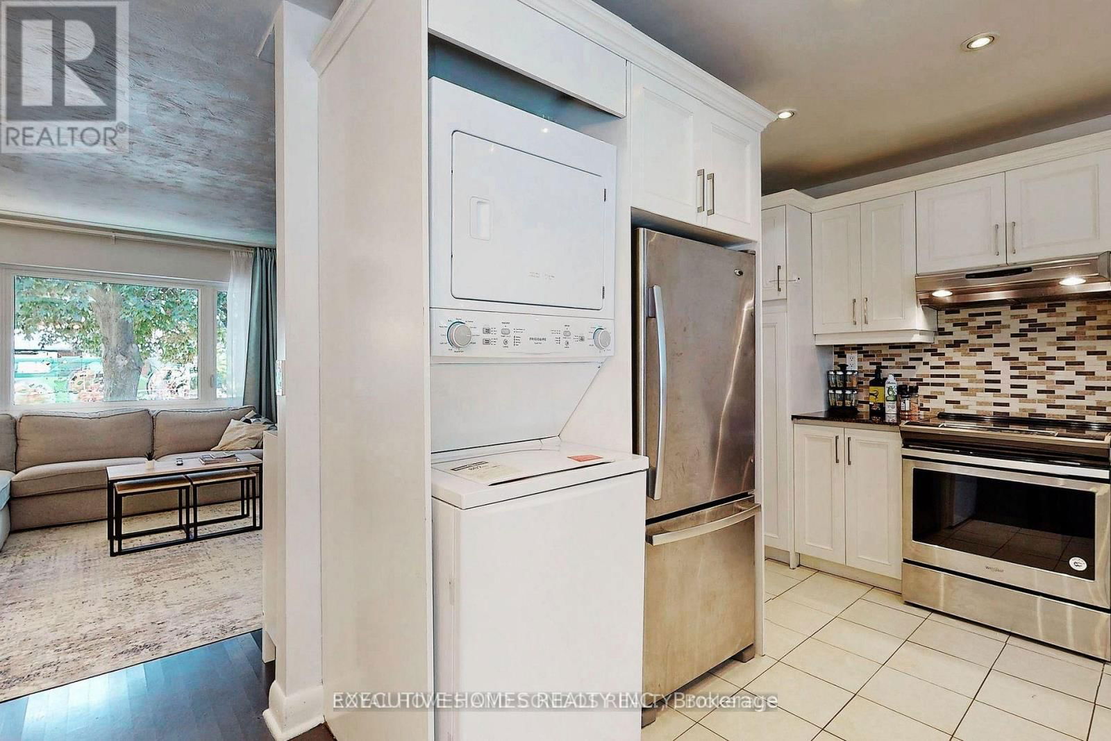 2221 GHENT AVENUE Image 16