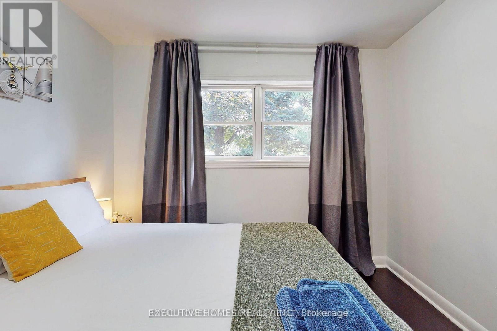 2221 GHENT AVENUE Image 19