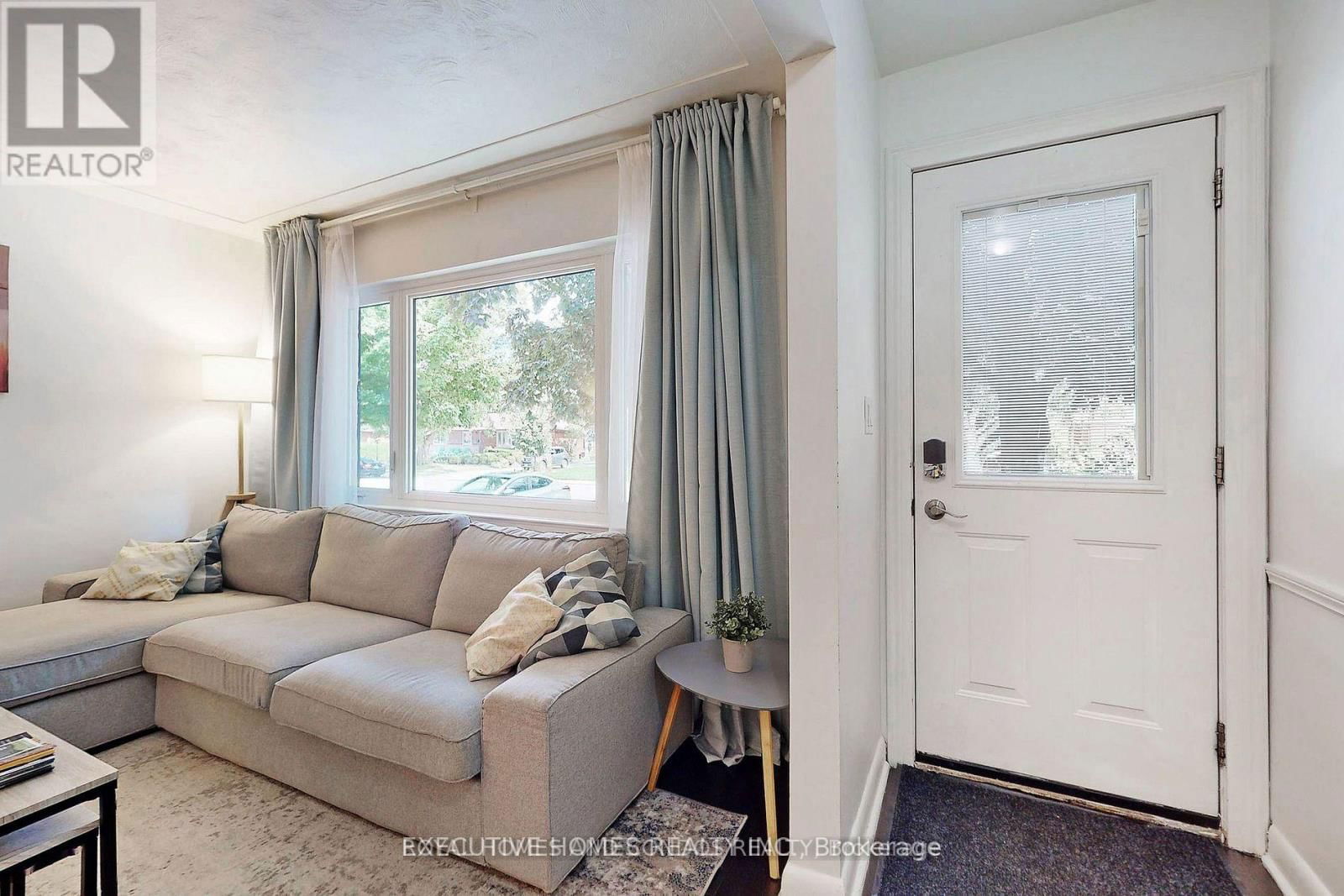 2221 GHENT AVENUE Image 2