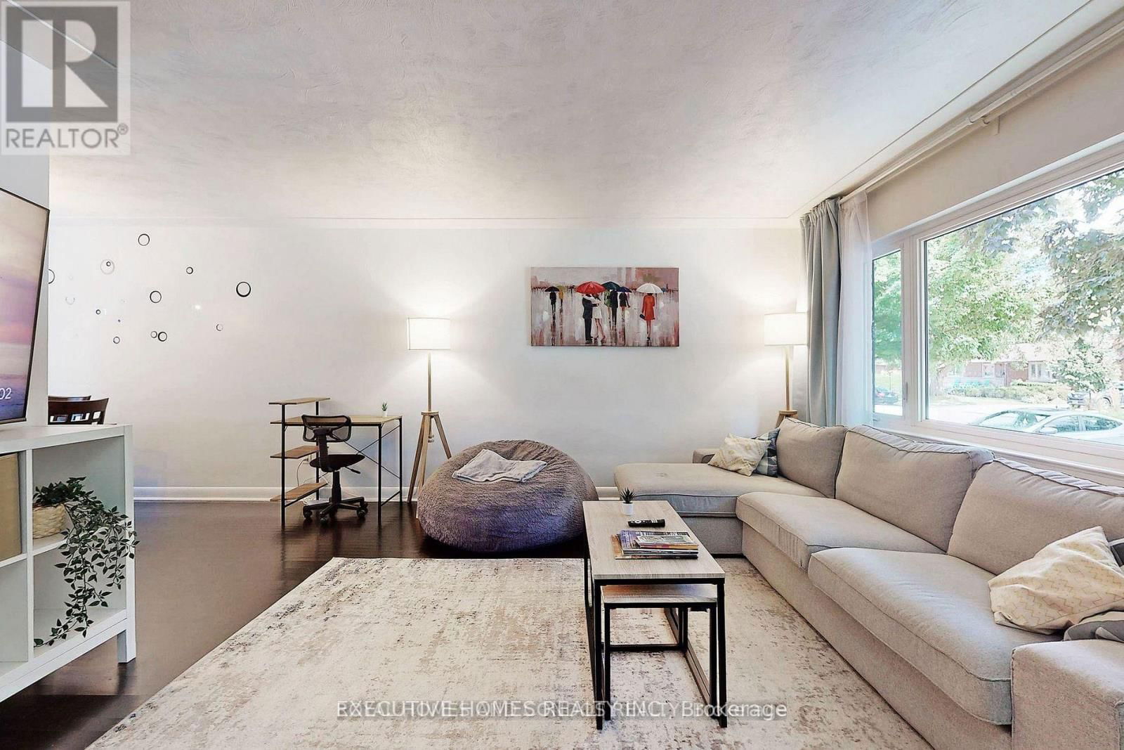 2221 GHENT AVENUE Image 3