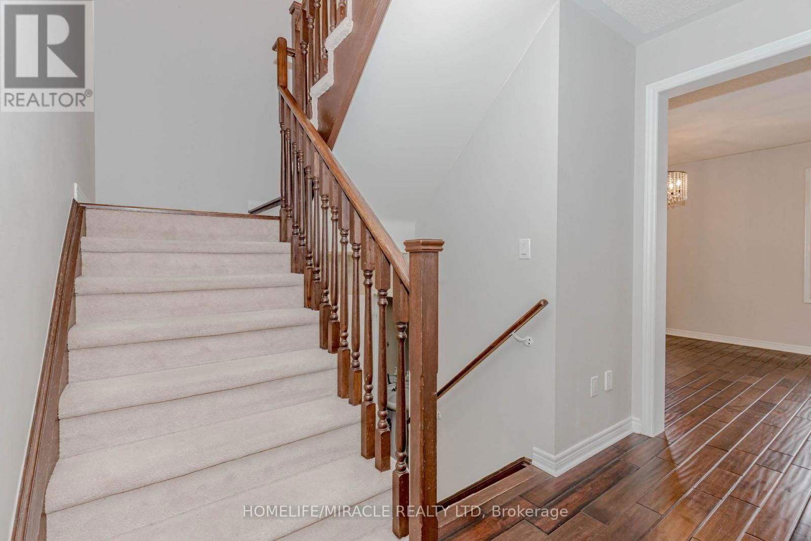 488 LANDSBOROUGH AVENUE Image 13