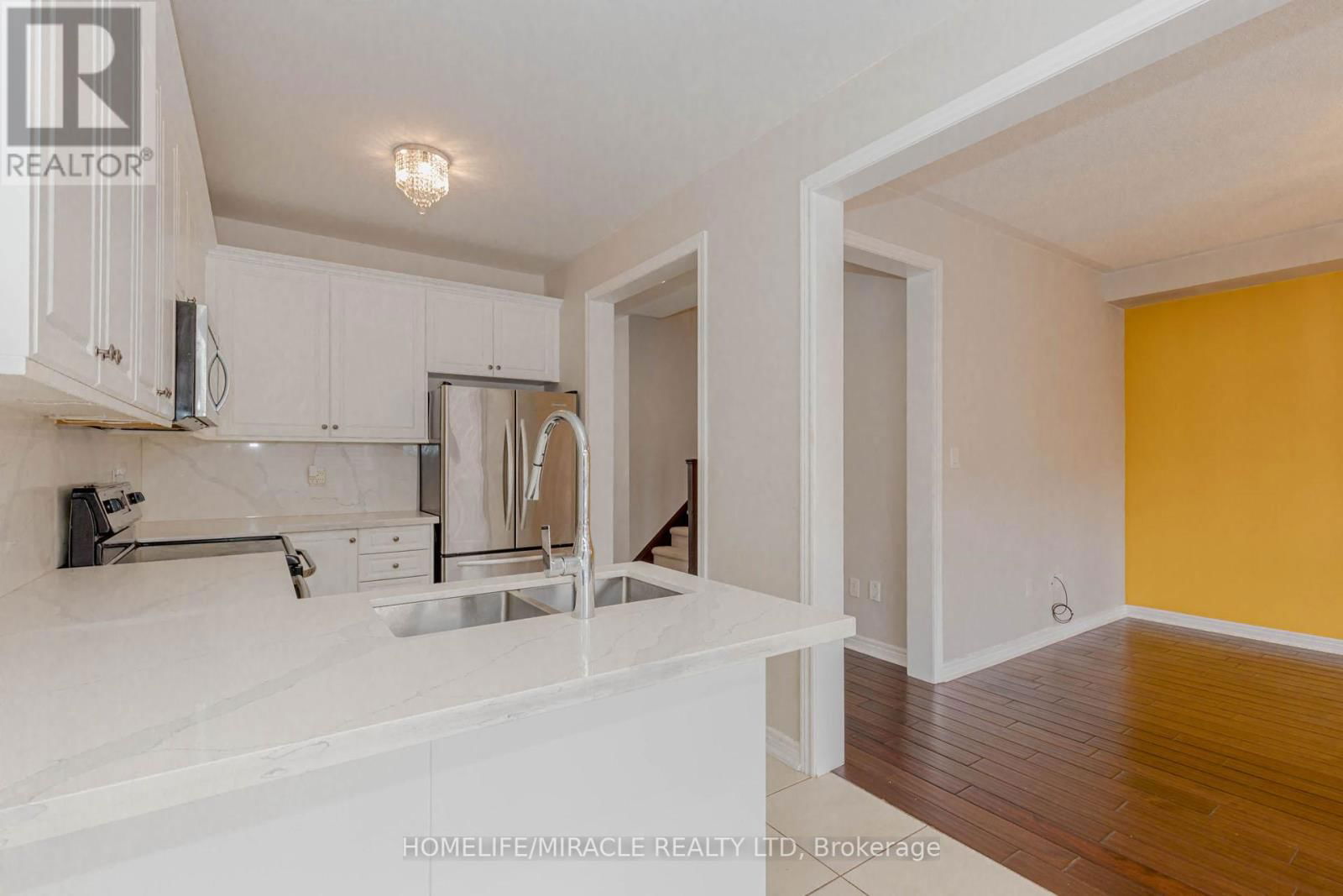 488 LANDSBOROUGH AVENUE Image 15