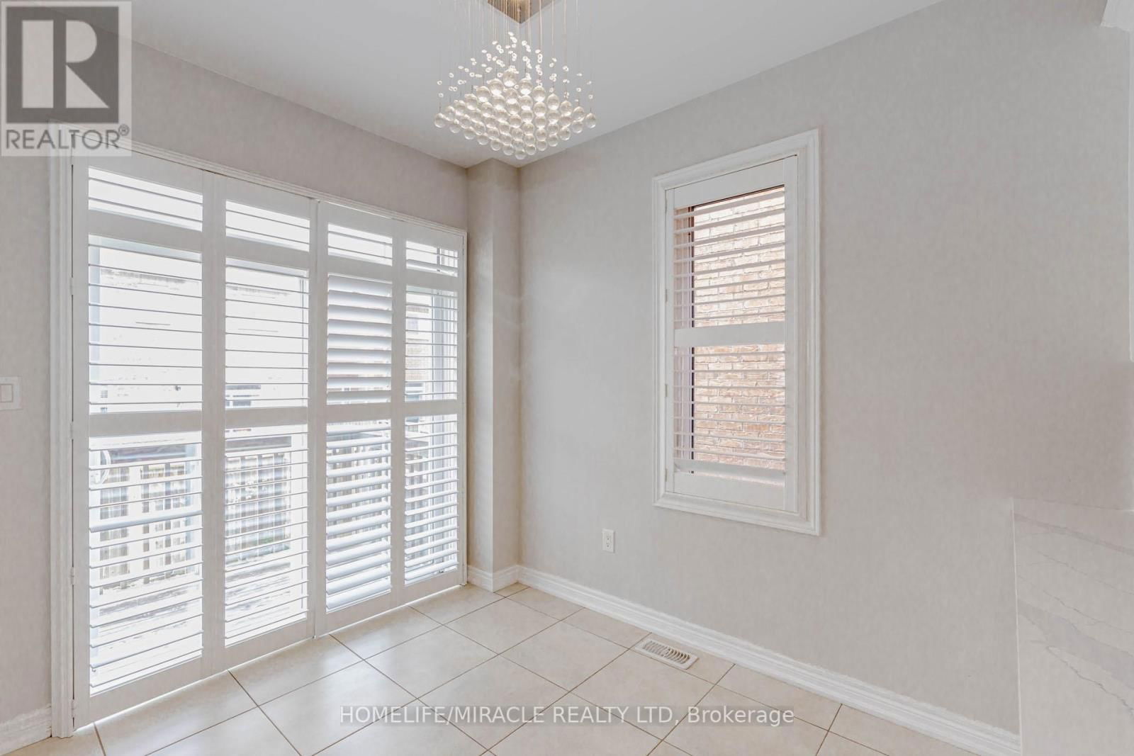 488 LANDSBOROUGH AVENUE Image 16