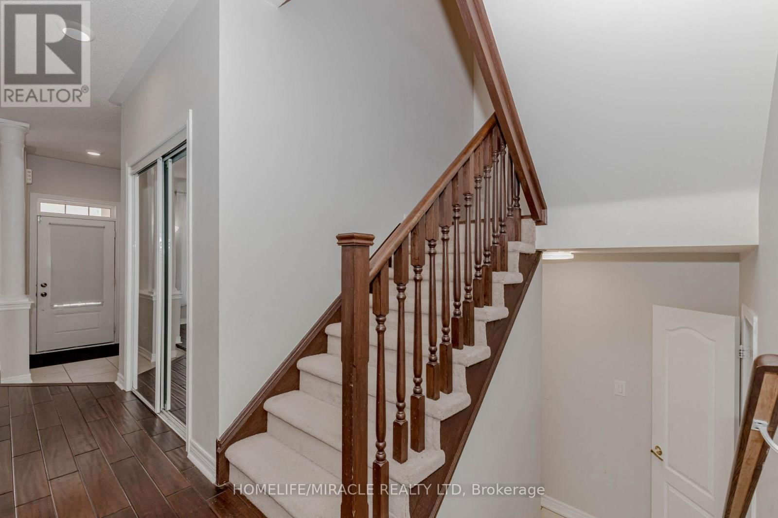 488 LANDSBOROUGH AVENUE Image 17