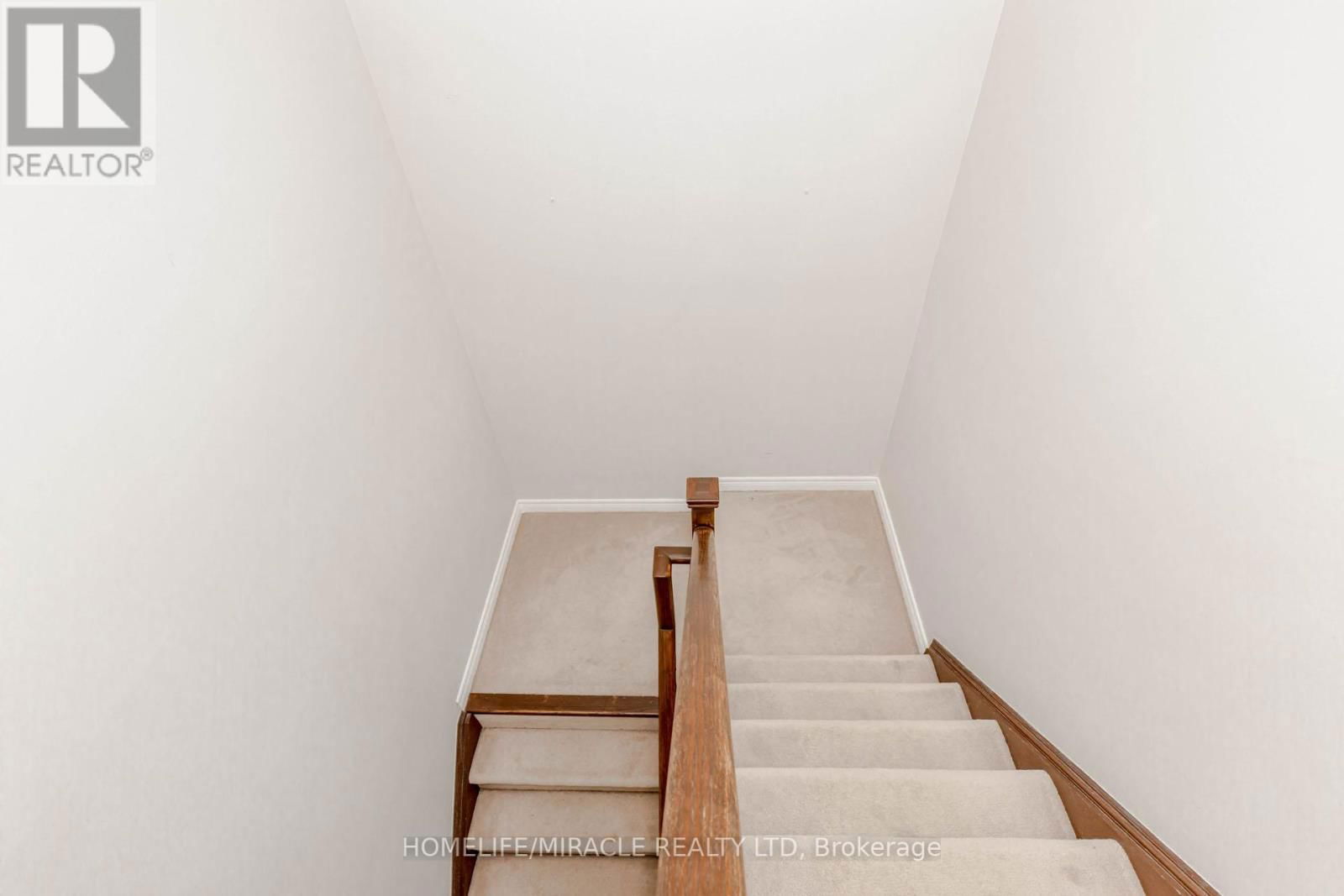 488 LANDSBOROUGH AVENUE Image 18