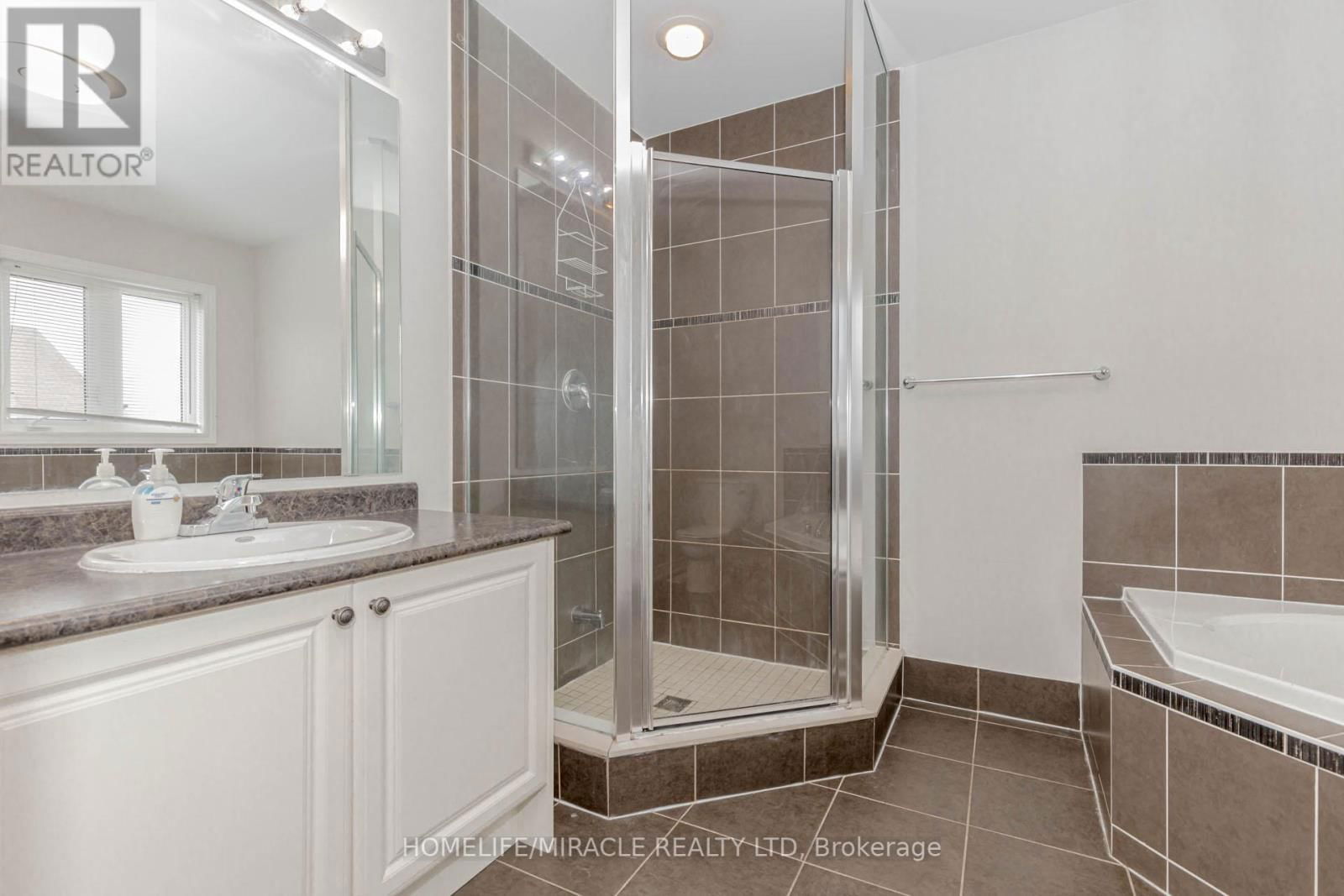 488 LANDSBOROUGH AVENUE Image 25