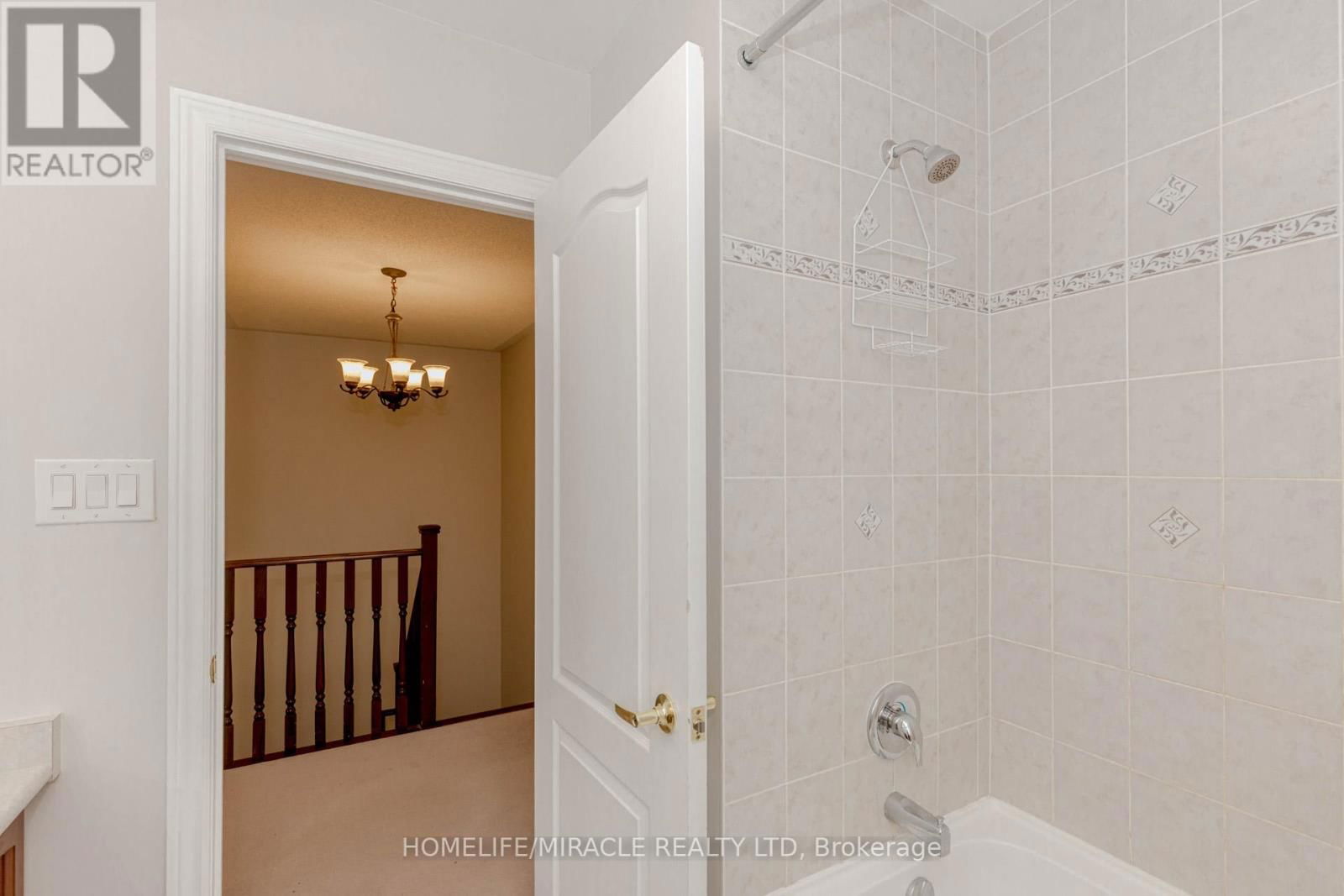 488 LANDSBOROUGH AVENUE Image 33