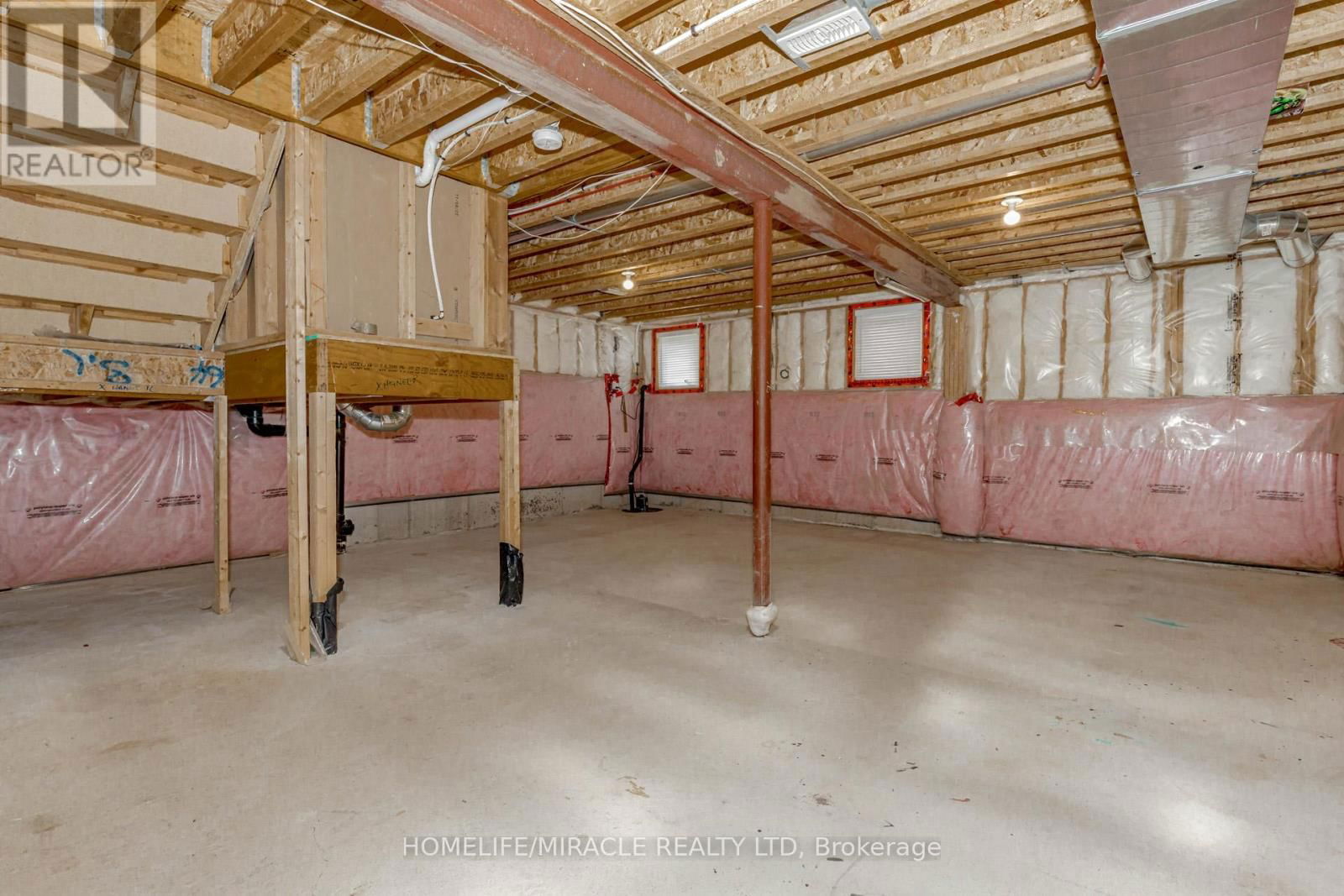 488 LANDSBOROUGH AVENUE Image 39