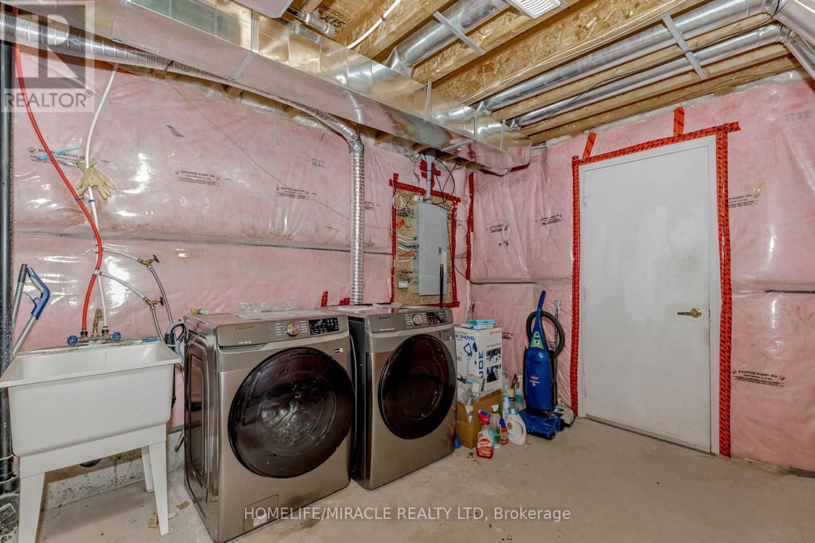 488 LANDSBOROUGH AVENUE Image 40