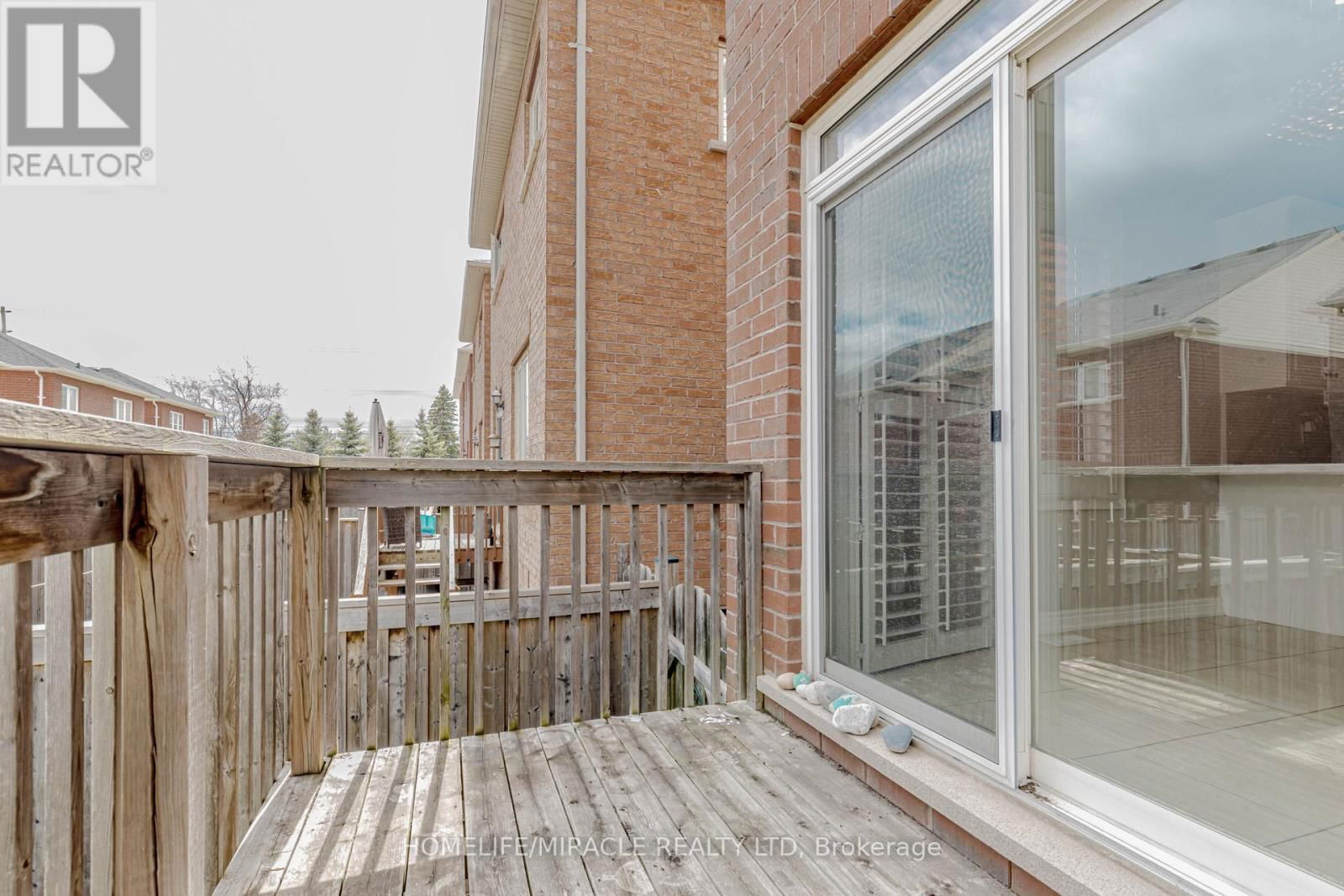 488 LANDSBOROUGH AVENUE Image 43