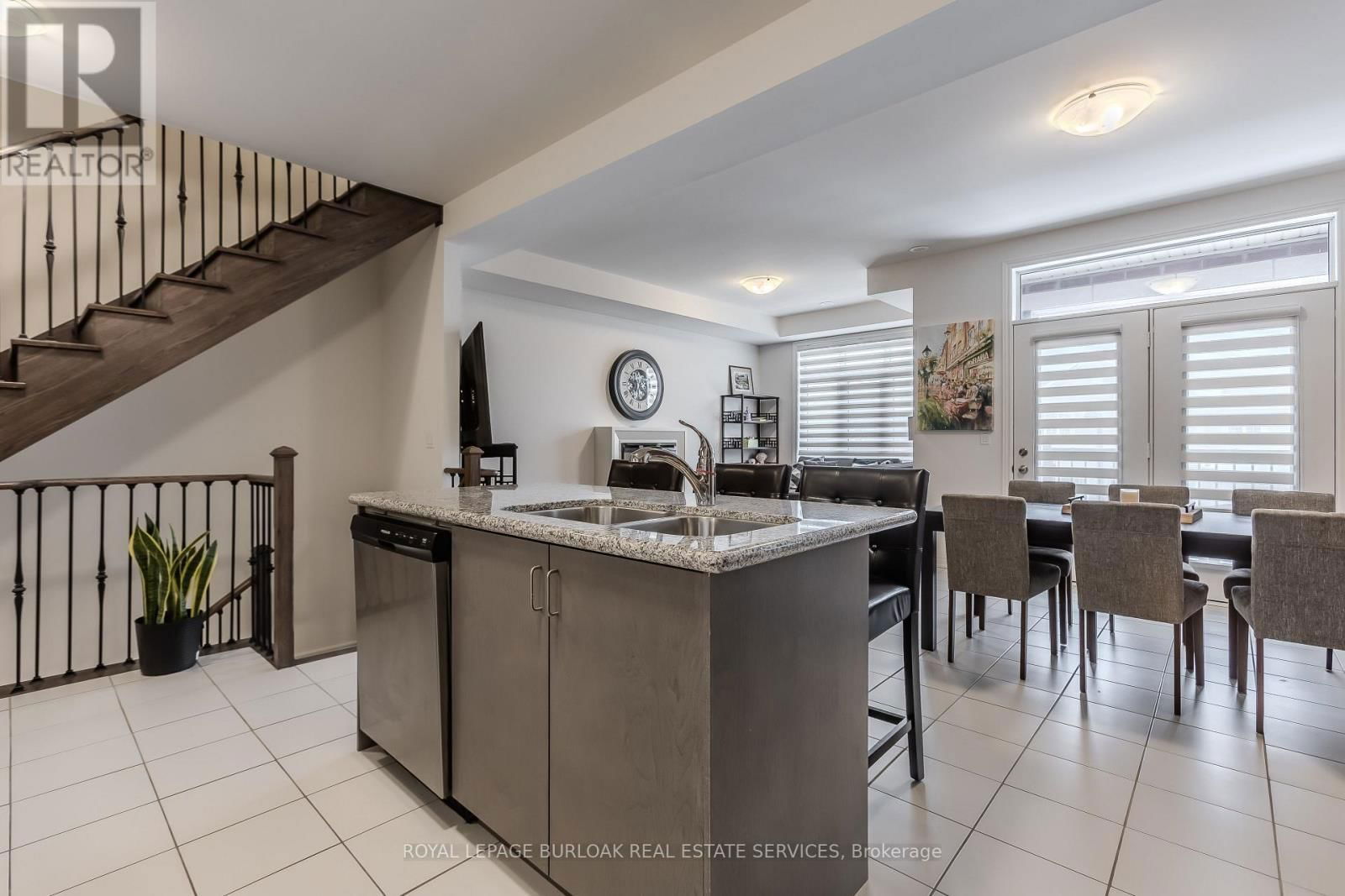 480 SILVER MAPLE ROAD Image 10