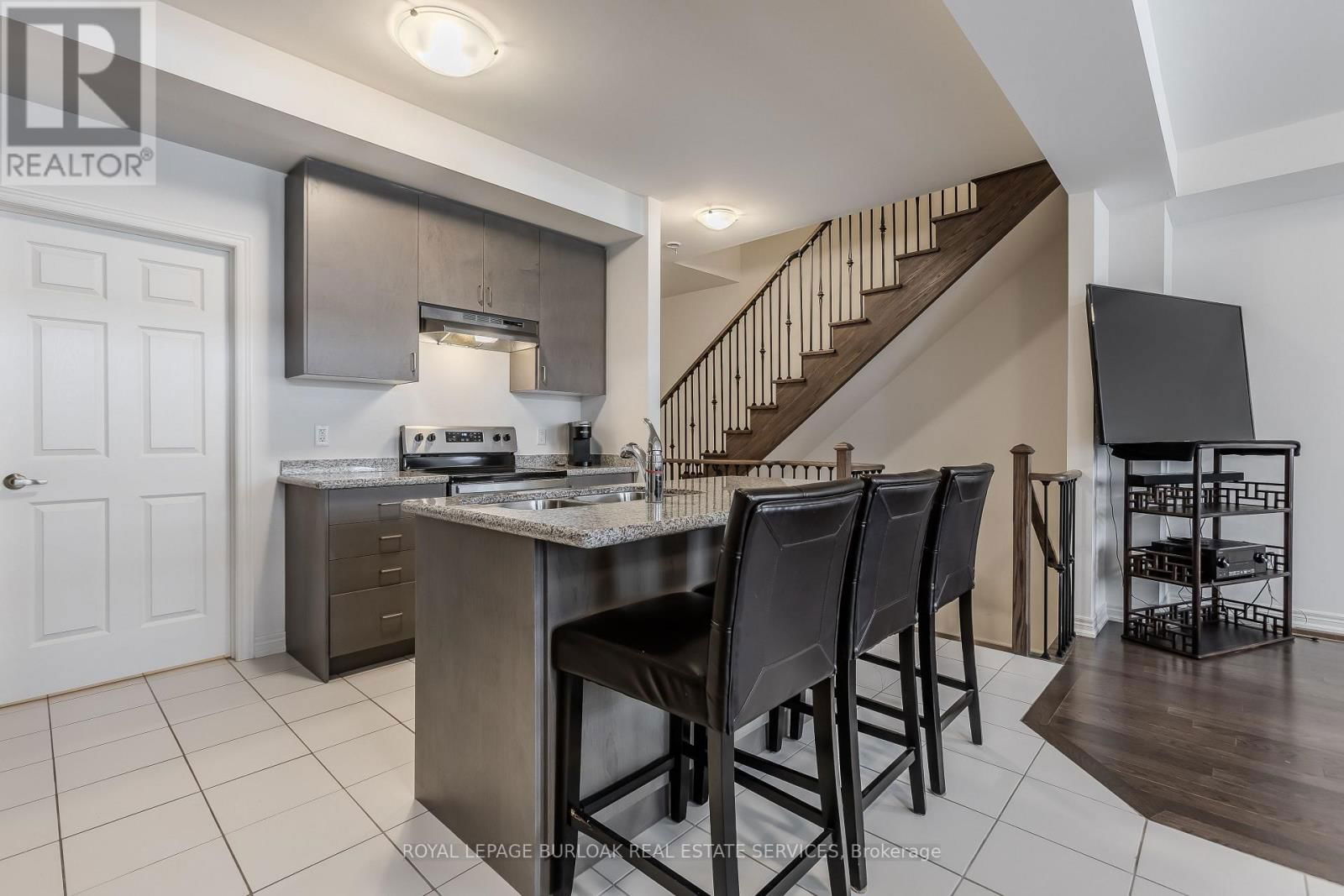480 SILVER MAPLE ROAD Image 11