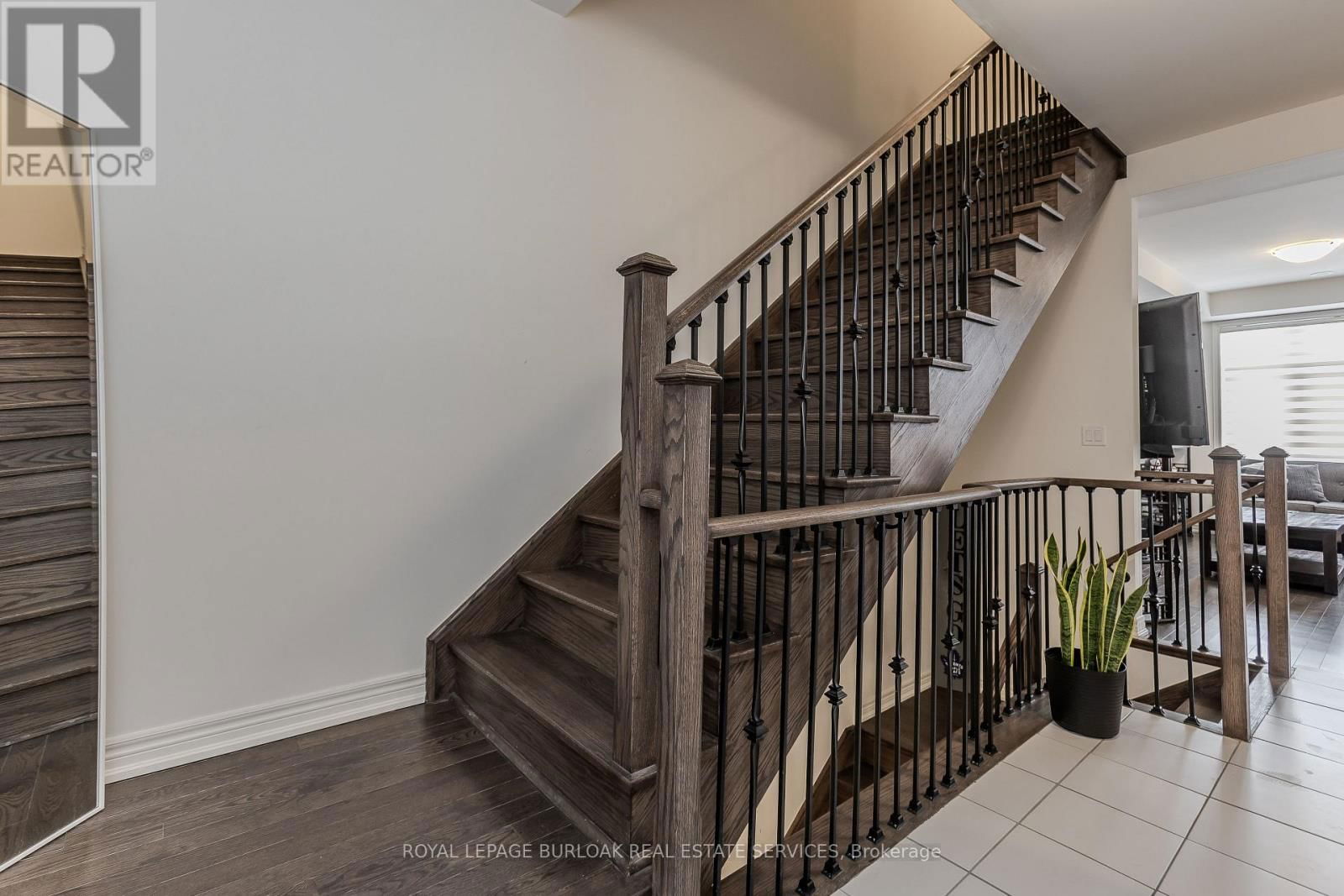 480 SILVER MAPLE ROAD Image 21