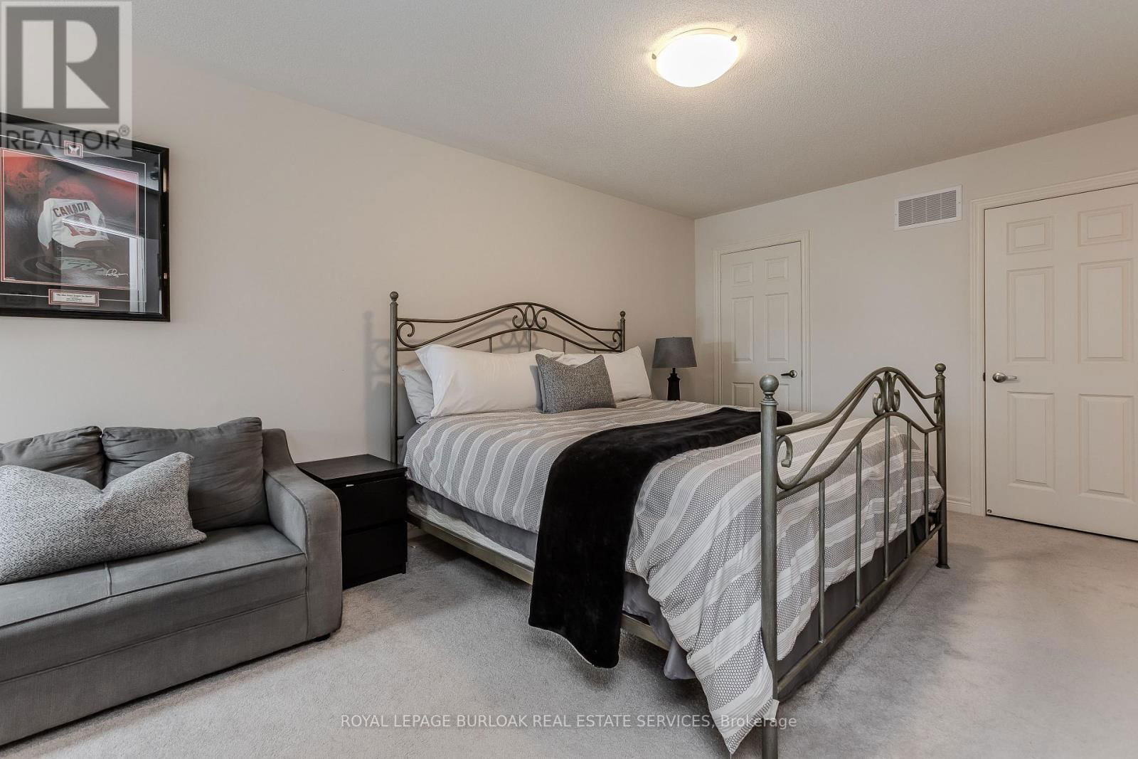 480 SILVER MAPLE ROAD Image 23