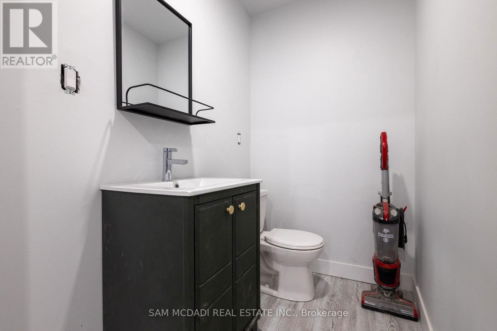 1212 DUFFERIN STREET Image 10