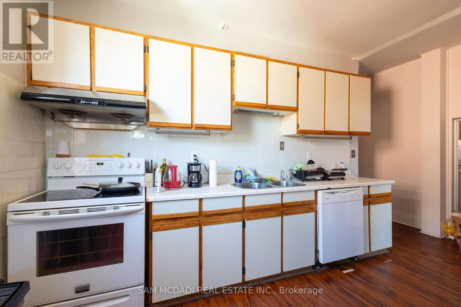 1212 DUFFERIN STREET Image 24
