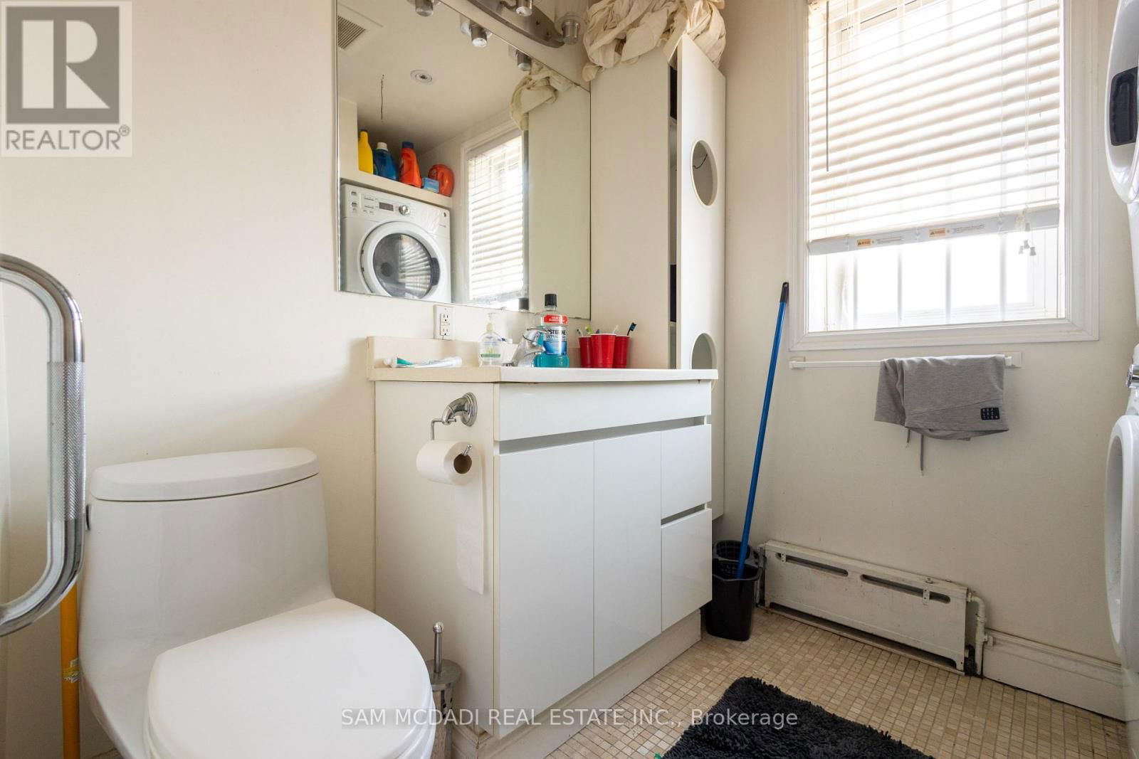 1212 DUFFERIN STREET Image 26