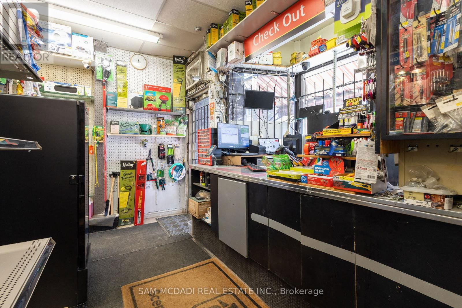1212 DUFFERIN STREET Image 3