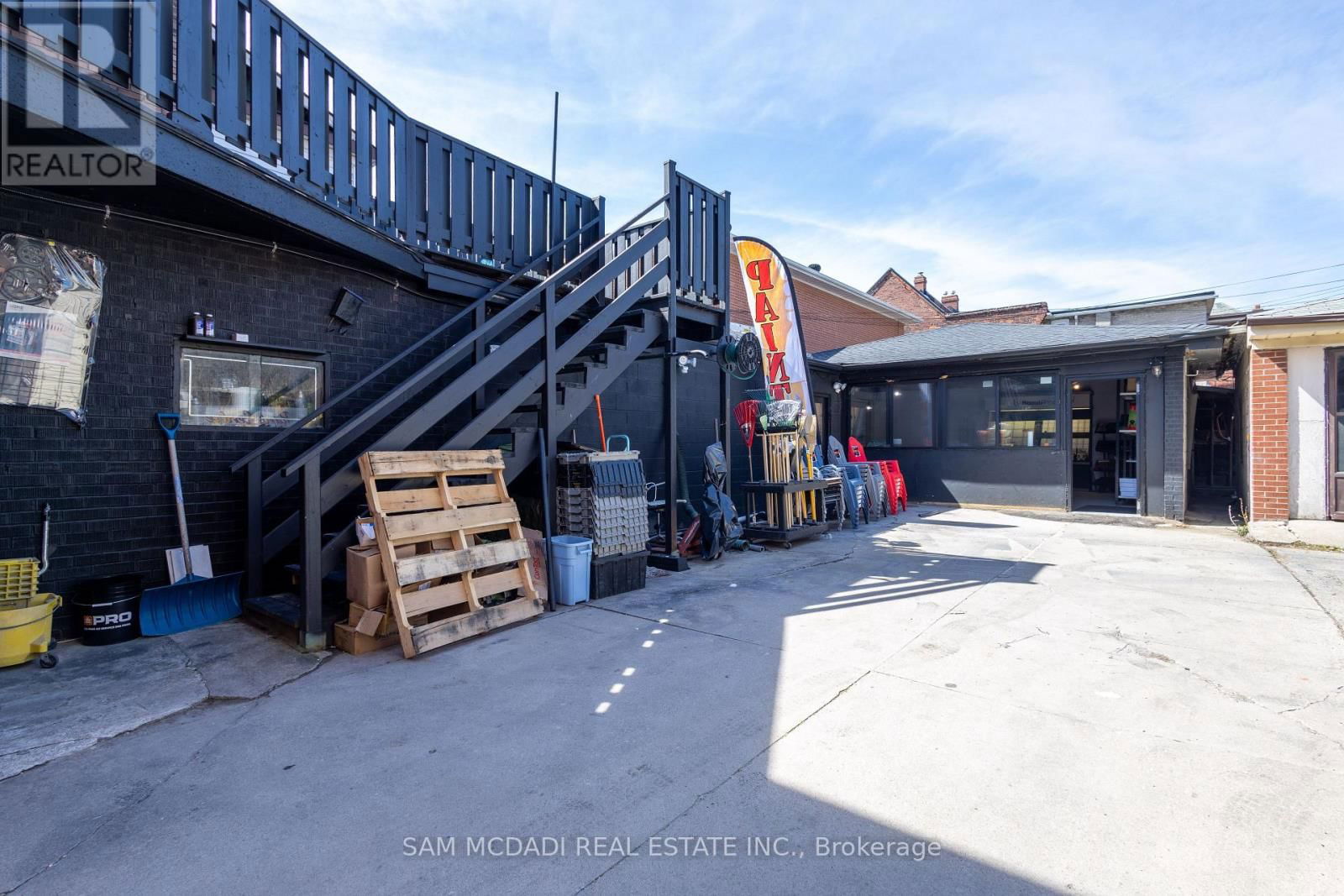 1212 DUFFERIN STREET Image 38