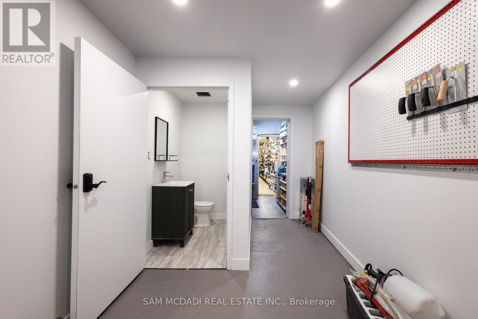 1212 DUFFERIN STREET Image 9