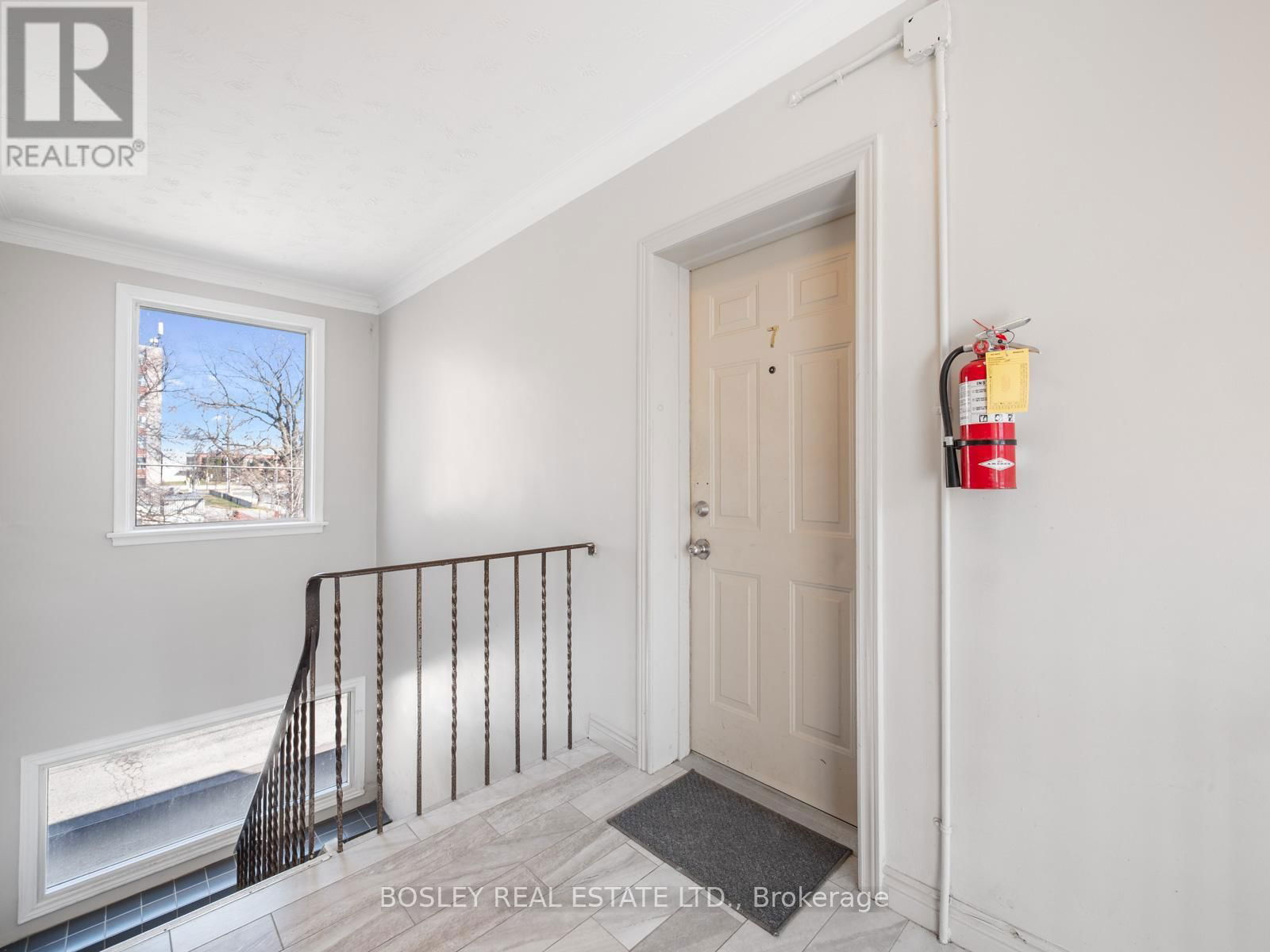 7 - 41 MARINA AVENUE Image 4