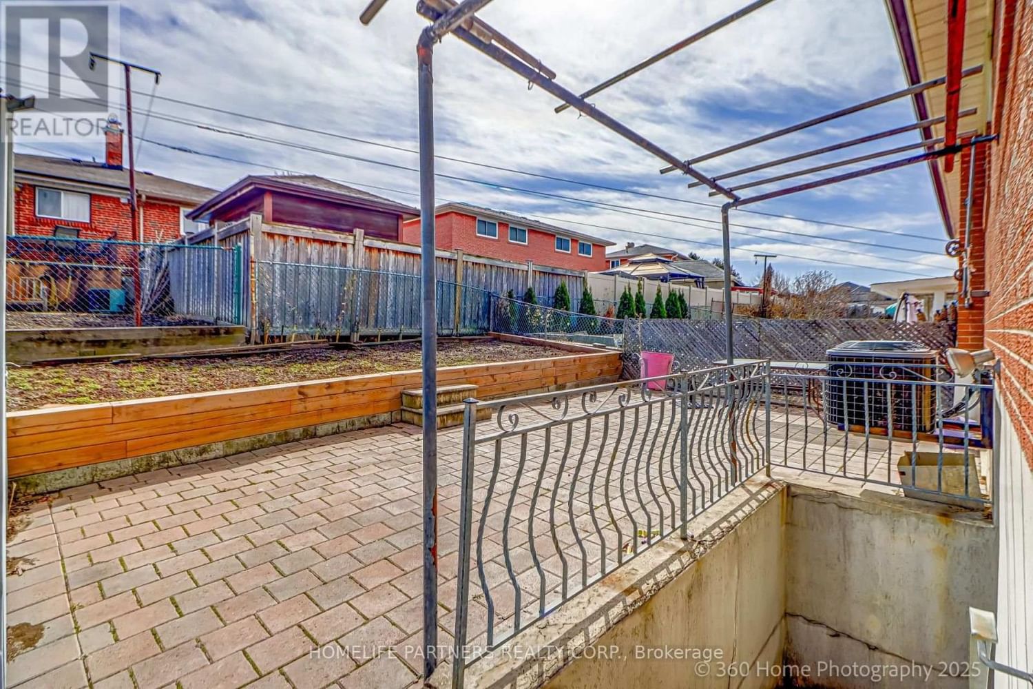 303 PELLATT AVENUE Image 32