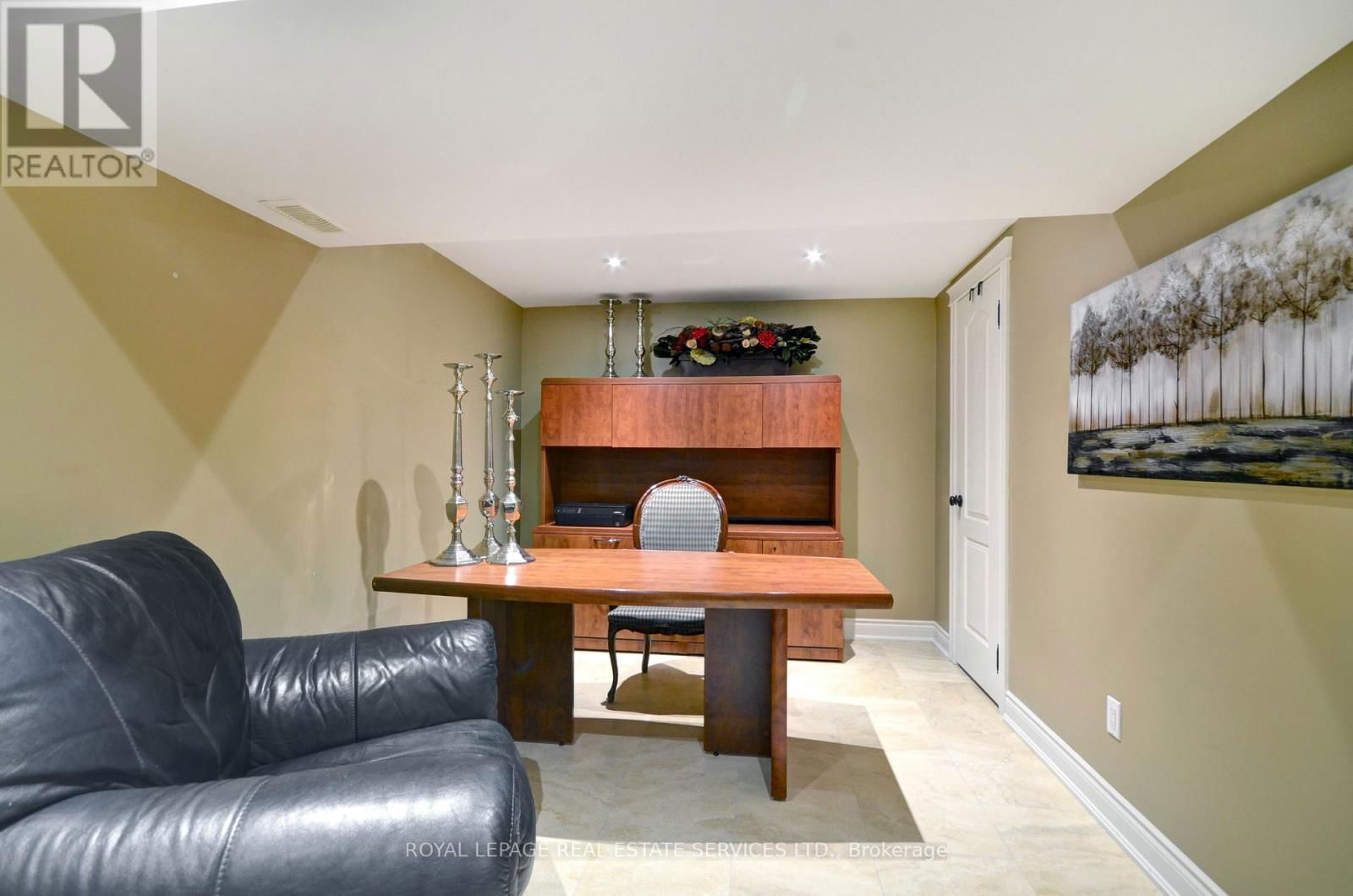 215 ANASTASIA TERRACE Image 33