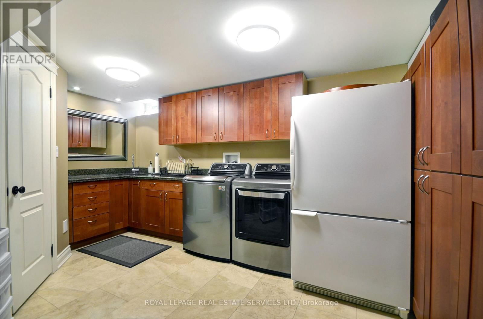215 ANASTASIA TERRACE Image 35