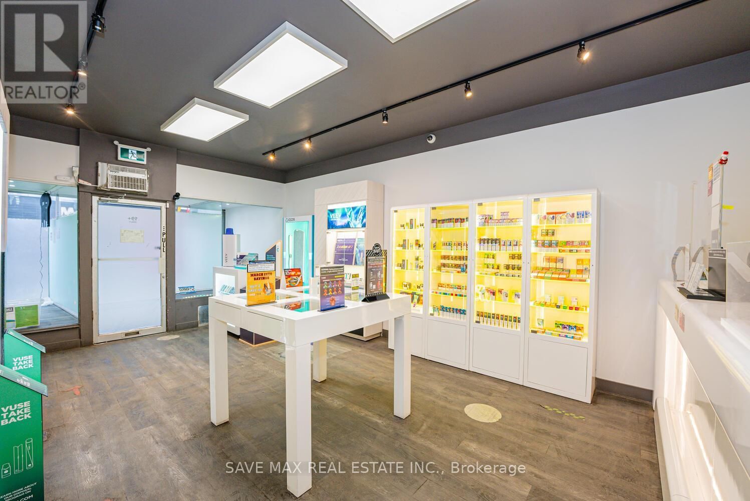 886 BLOOR STREET WEST Image 16